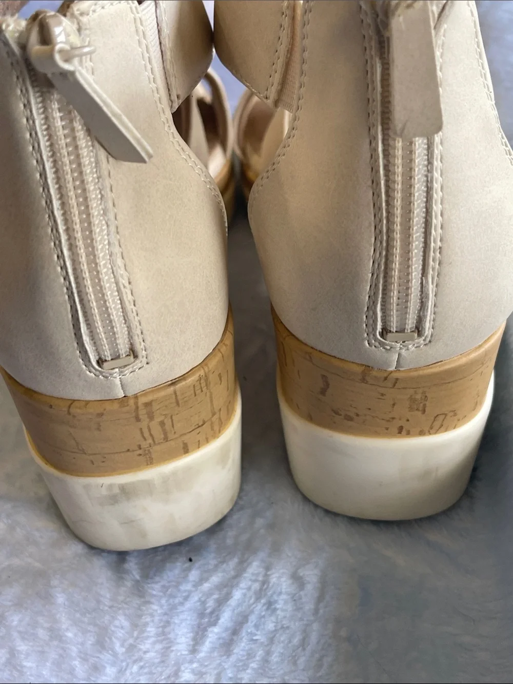 SOUL Naturalizer Strappy Wedge Sandals in Cream and Tan Size 8.5